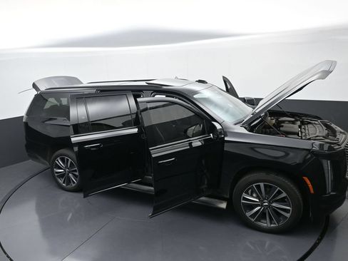 Used 2025 Cadillac Escalade ESV Sport w/ Touring Package AWD/4WD image 38