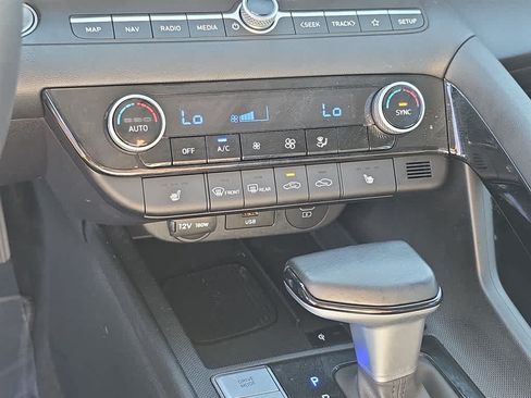 Used 2024 Hyundai Elantra SEL w/ Convenience Package FWD image 25