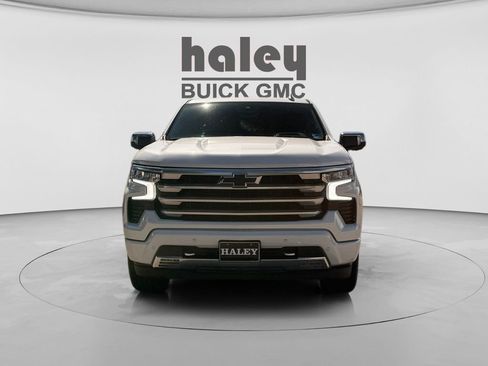 Used 2024 Chevrolet Silverado 1500 High Country w/ High Country Premium Package AWD/4WD image 8