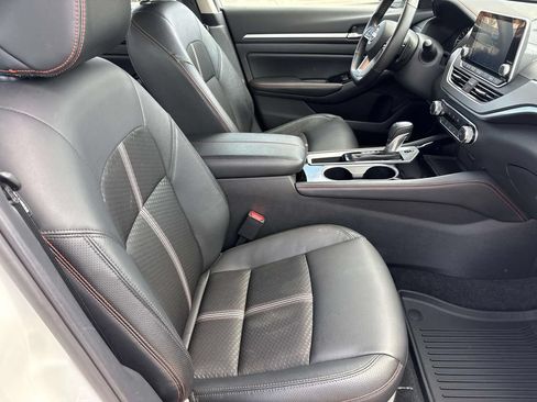 Used 2025 Nissan Altima 2.5 SR FWD image 11