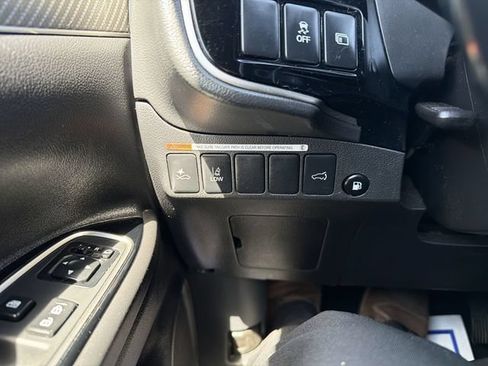 Used 2022 Mitsubishi Outlander SEL AWD/4WD image 18