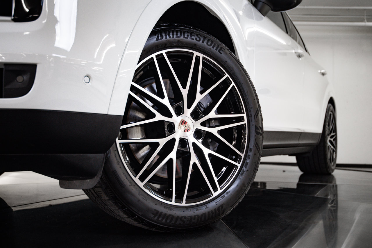 Certified 2025 Porsche Cayenne Coupe AWD/4WD image 12