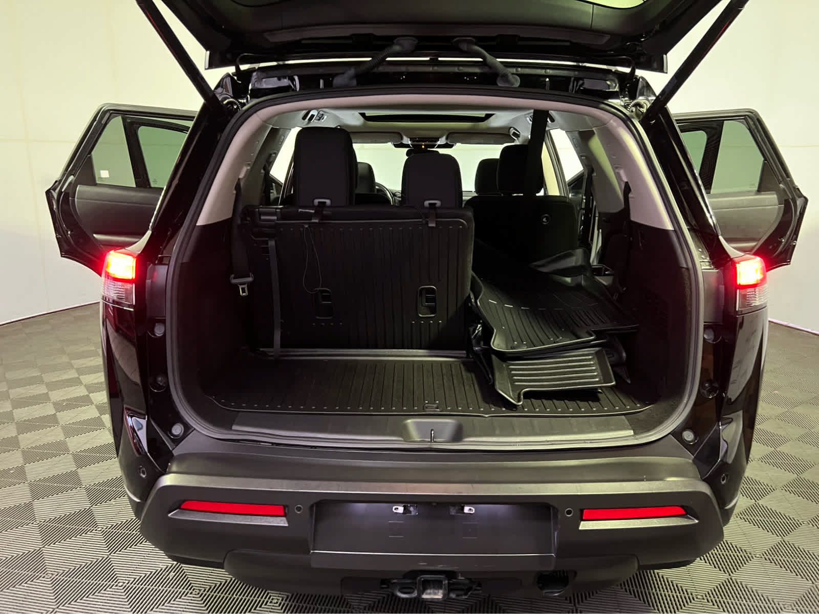 Certified 2023 Nissan Pathfinder SV w/ SV Premium Package AWD/4WD image 28