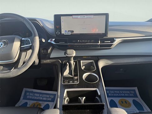 Used 2025 Toyota Sienna LE image 15