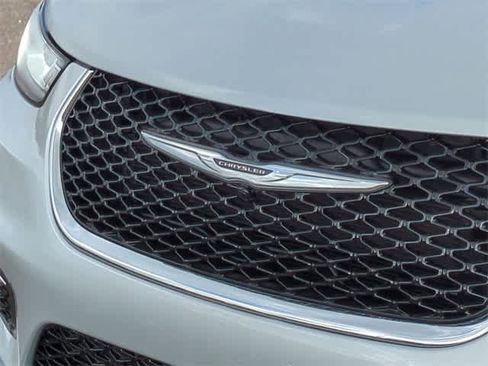 New 2026 Chrysler Pacifica Select image 12