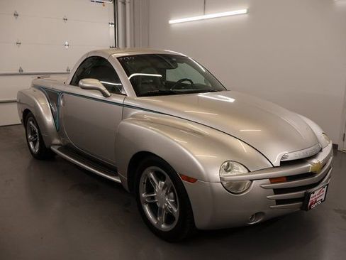 Used 2004 Chevrolet SSR w/ Preferred Equipment Group RWD image 1