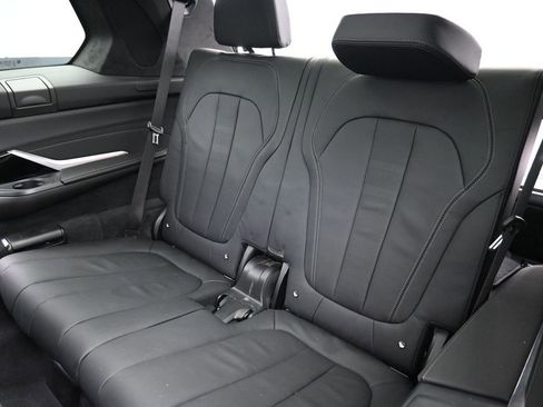 Used 2022 BMW X7 xDrive40i w/ M Sport Package AWD/4WD image 17