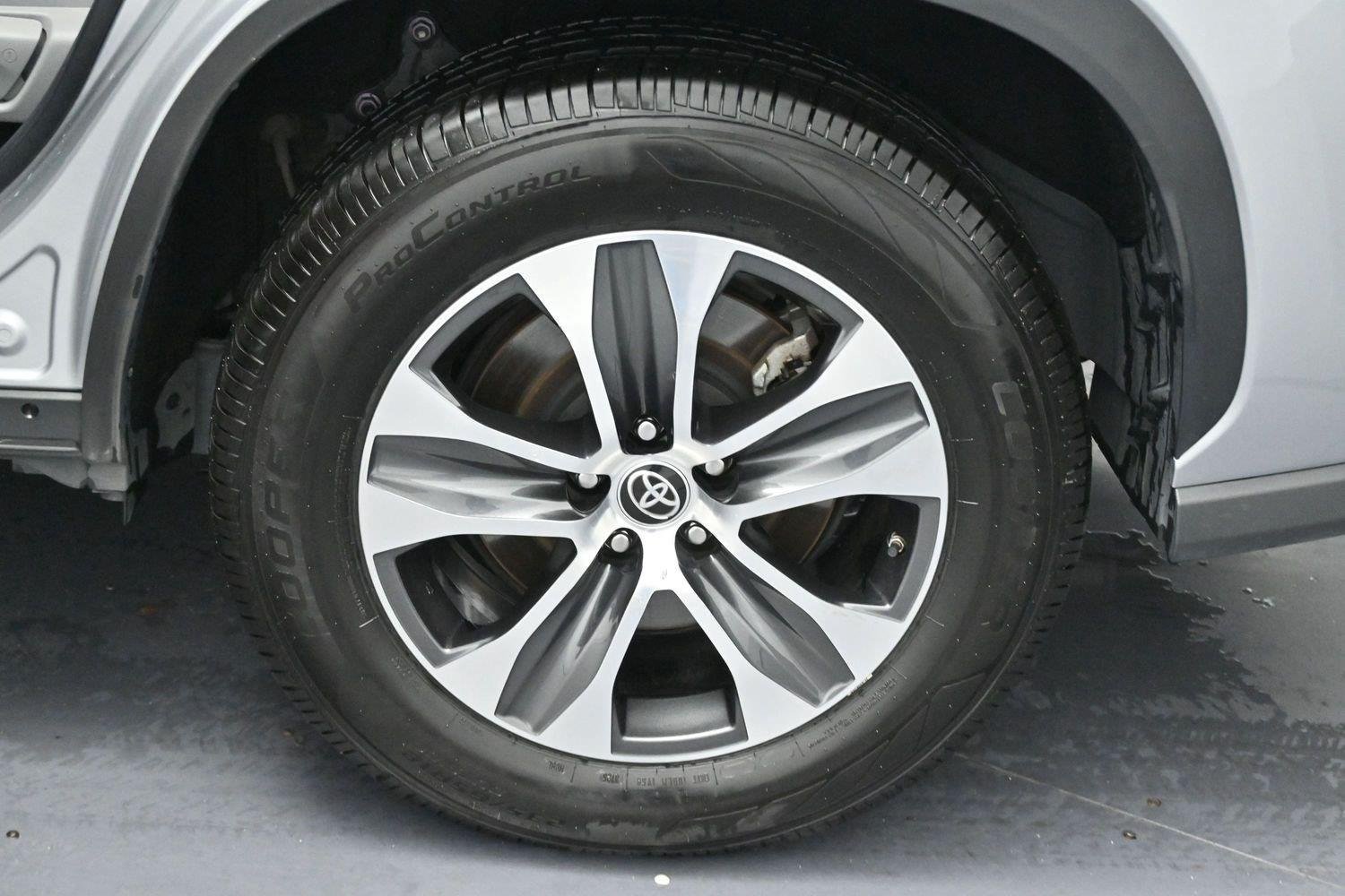 Used 2022 Toyota Highlander XLE FWD image 39