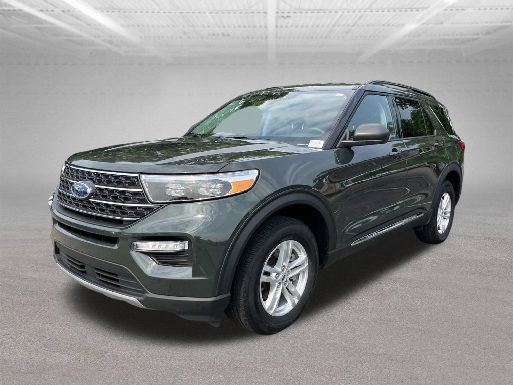Used 2024 Ford Explorer XLT w/ Equipment Group 202A AWD/4WD image 3