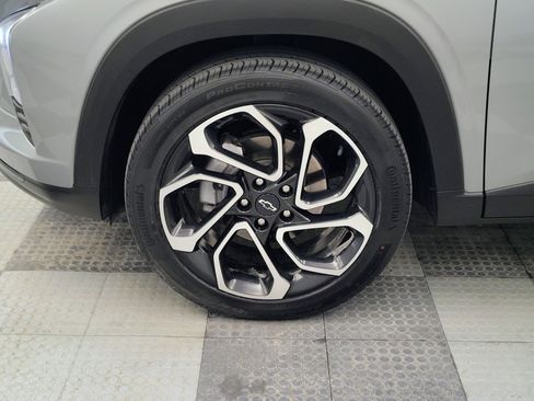 Used 2024 Chevrolet Trax RS w/ Sunroof Package FWD image 15