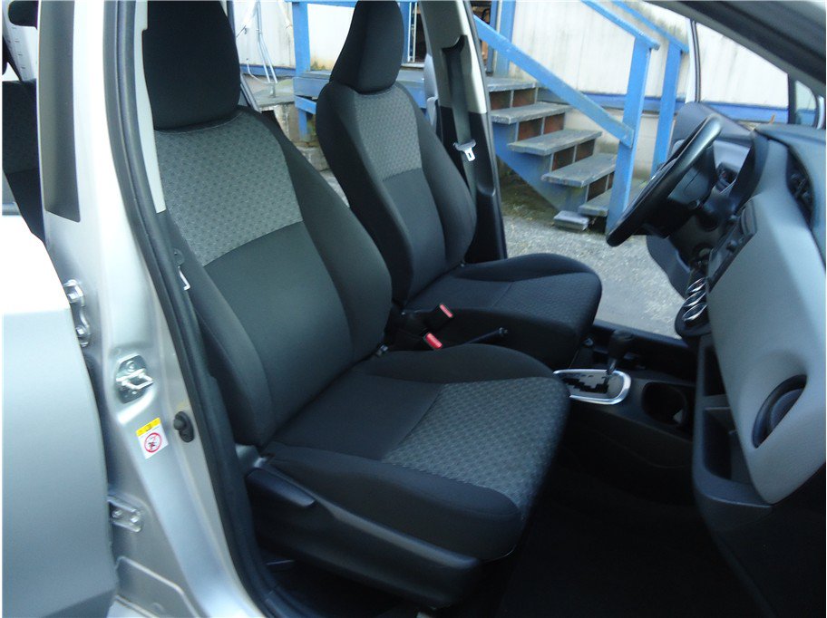 Used 2015 Toyota Yaris L FWD image 13