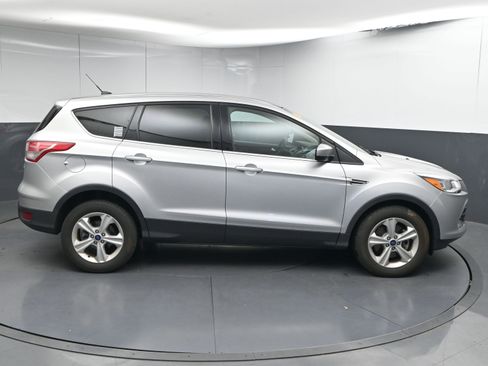 Used 2015 Ford Escape SE image 9
