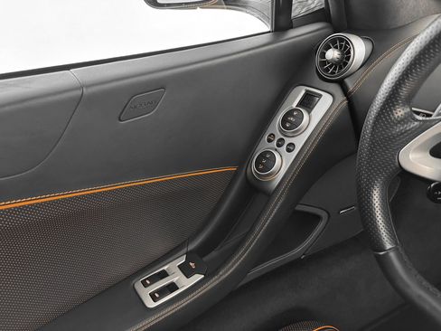 Used 2013 McLaren MP4-12C Coupe image 28