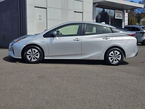 Used 2016 Toyota Prius Three w/ Advanced Technology Package image 4