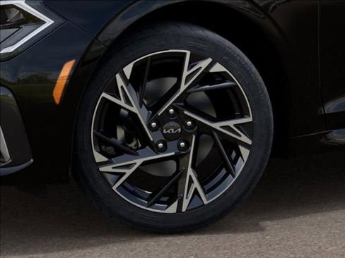 Used 2025 Kia K5 GT-Line image 11