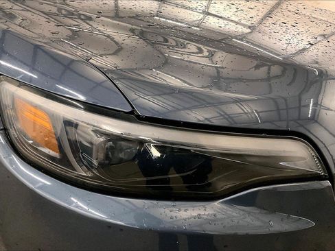 Used 2019 Jeep Cherokee Limited image 27