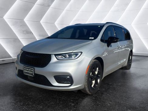New 2026 Chrysler Pacifica Limited w/ S Appearance Package image 4