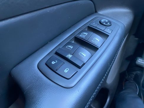 Used 2021 Jeep Grand Cherokee Laredo AWD/4WD image 18