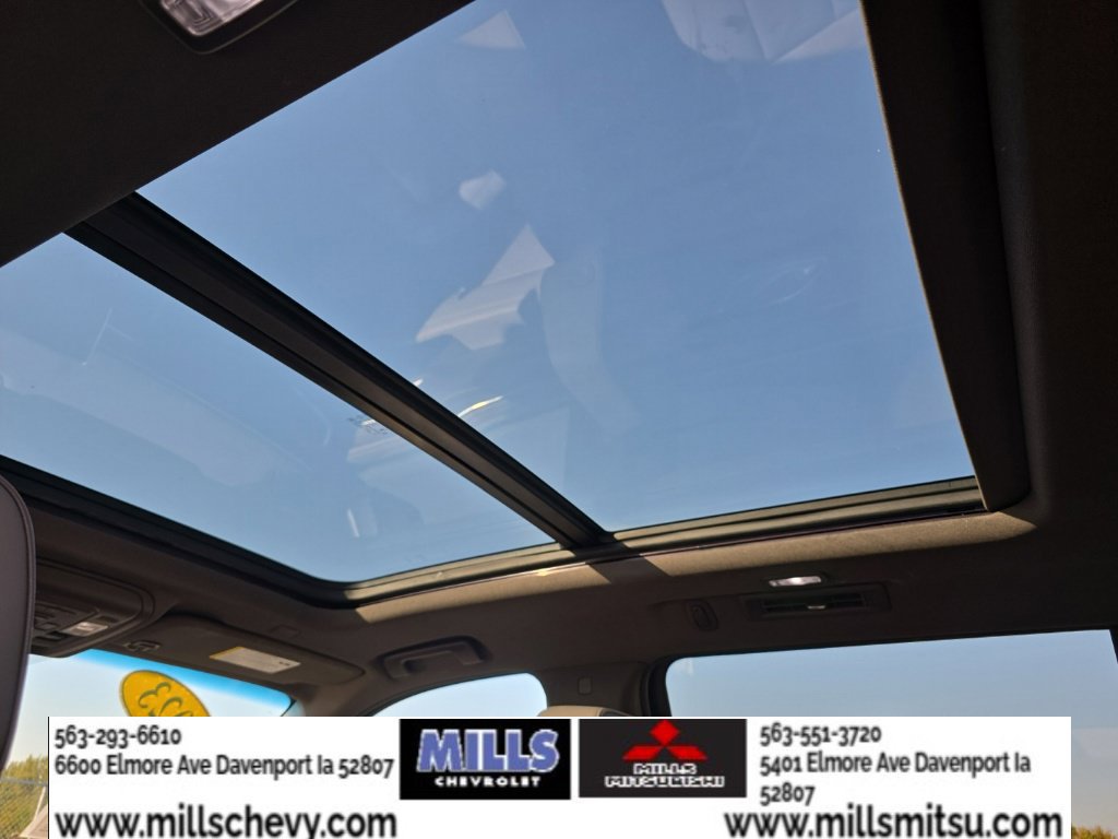 Used 2023 GMC Yukon XL SLT w/ SLT Premium Package AWD/4WD image 35