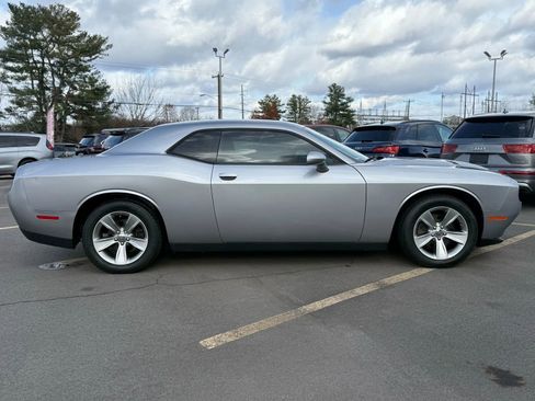 Used 2016 Dodge Challenger SXT image 2