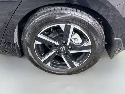 Certified 2025 Nissan Sentra SV w/ All-Weather Package FWD image 32