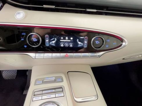 Used 2024 Genesis Electrified GV70 AWD/4WD image 29
