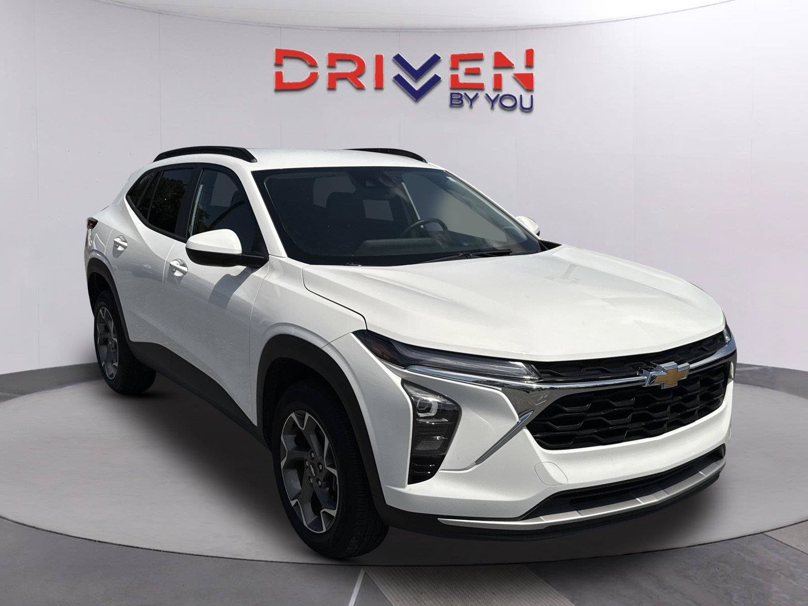 Used 2025 Chevrolet Trax LT w/ LT Convenience Package FWD image 2