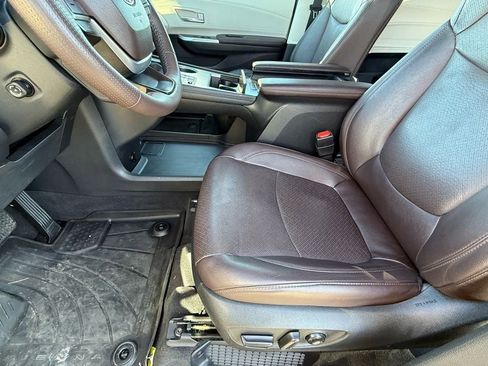 Used 2023 Toyota Sienna Platinum image 12