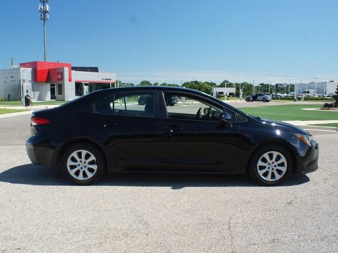 Used 2024 Toyota Corolla LE FWD image 19