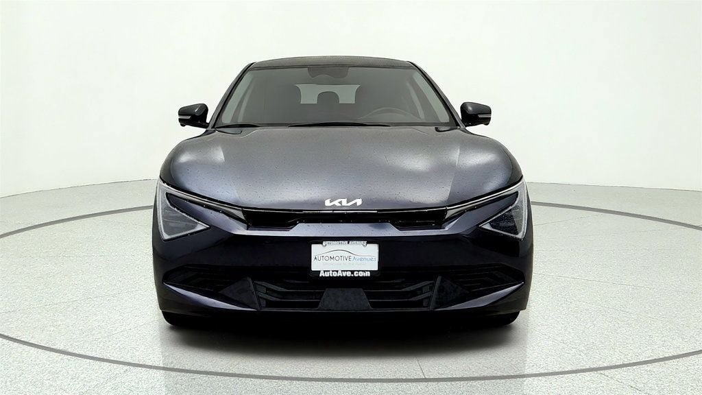 Used 2025 Kia EV6 Light w/ Light LR Technology Package RWD image 2