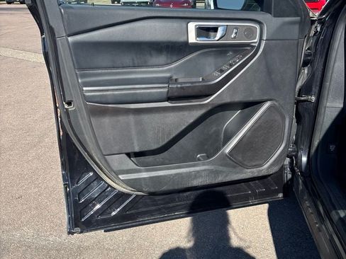 Used 2020 Ford Explorer XLT w/ Equipment Group 202A AWD/4WD image 10