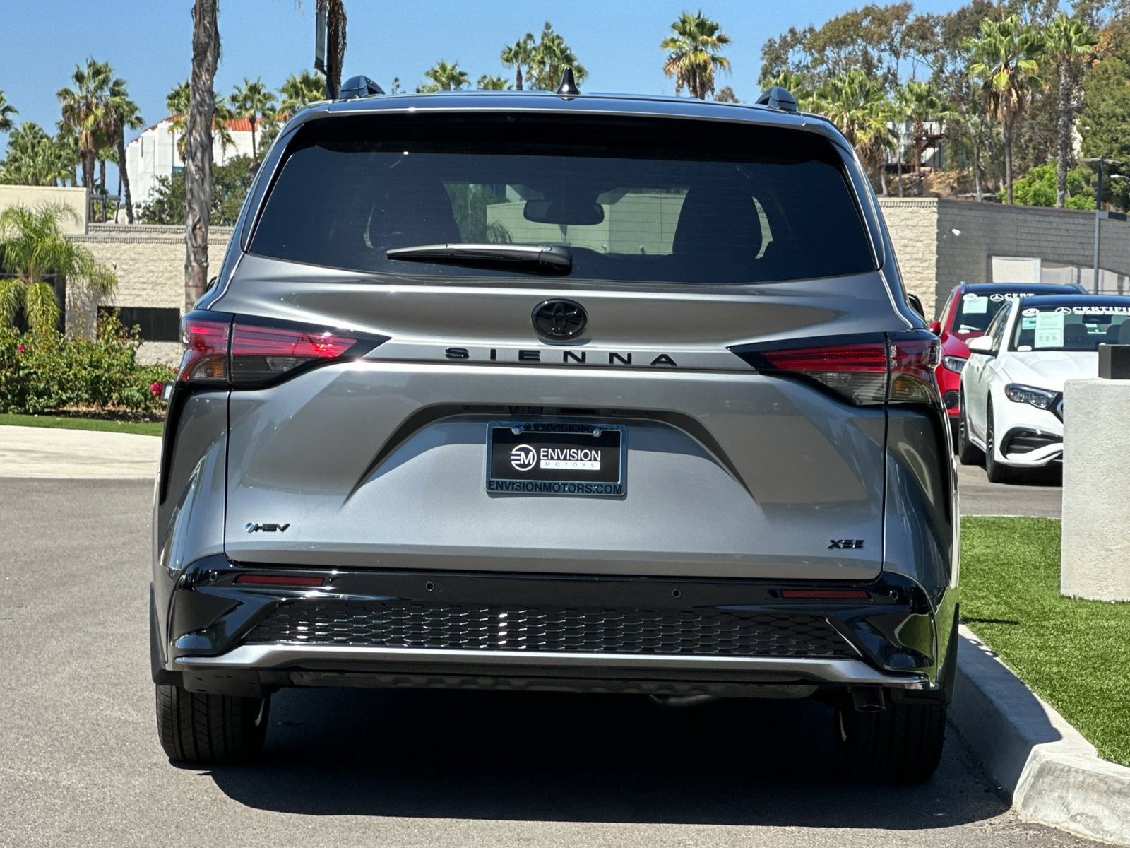 Used 2026 Toyota Sienna XSE FWD image 4