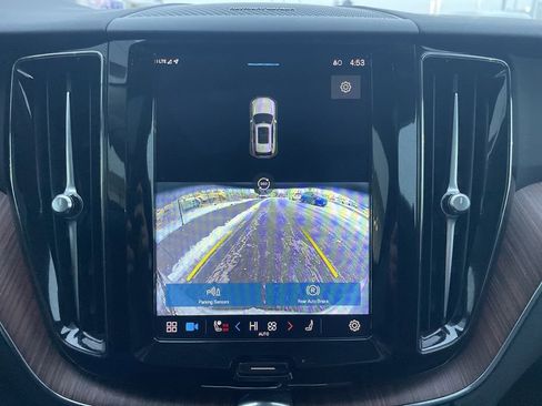 Certified 2023 Volvo XC60 B5 Plus w/ Climate Package image 28