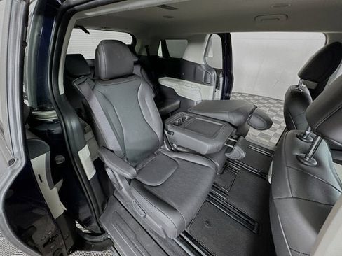 Certified 2024 Kia Carnival LX image 27