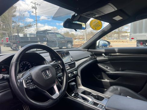 Used 2018 Honda Accord Sport image 14