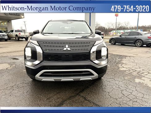 Used 2024 Mitsubishi Outlander SE image 2