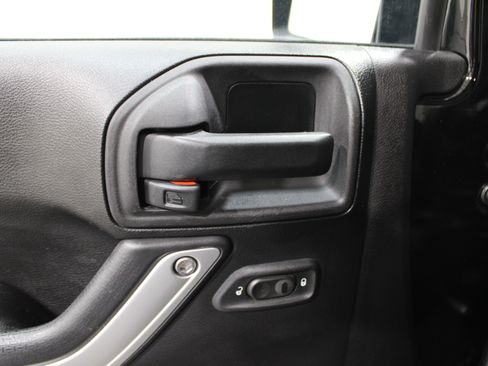 Used 2015 Jeep Wrangler Unlimited Sahara w/ Connectivity Group image 6