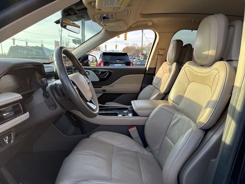 Used 2023 Lincoln Aviator Reserve w/ Equipment Group 201A image 9