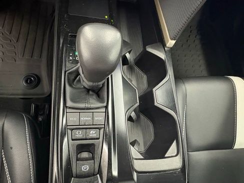 Used 2025 Toyota Camry SE w/ Convenience Package image 28