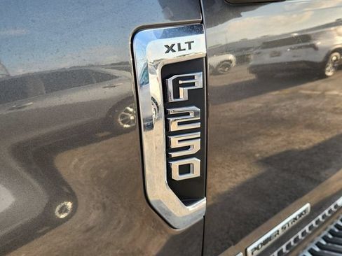 Used 2017 Ford F250 XLT w/ XLT Premium Package AWD/4WD image 9