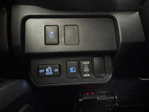 Used 2023 Toyota Tacoma TRD Off-Road w/ Black Out Package (TMS) AWD/4WD image 18