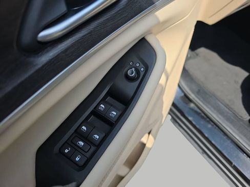 Used 2023 Jeep Grand Cherokee L Limited w/ Luxury Tech Group II AWD/4WD image 16