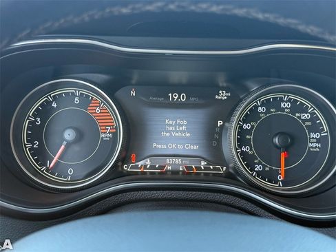 Used 2019 Jeep Cherokee Limited w/ Luxury Group image 18