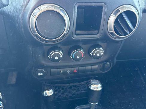 Used 2018 Jeep Wrangler Unlimited Sport AWD/4WD image 29