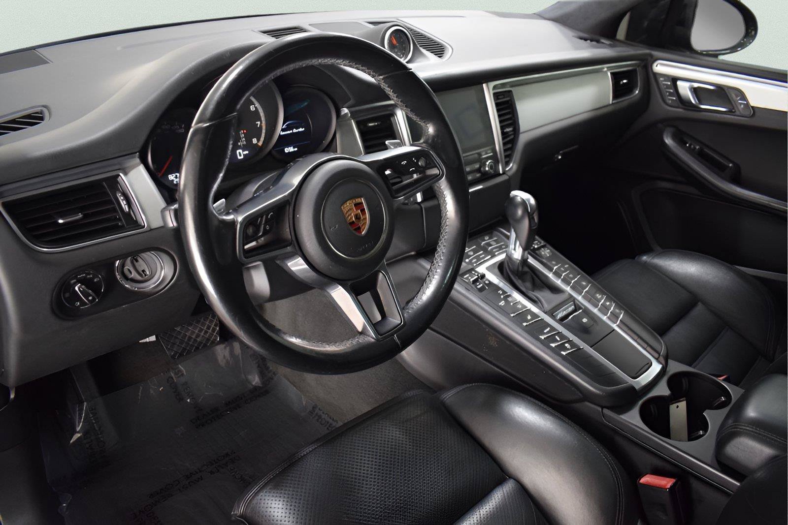 Used 2017 Porsche Macan Turbo AWD/4WD image 7