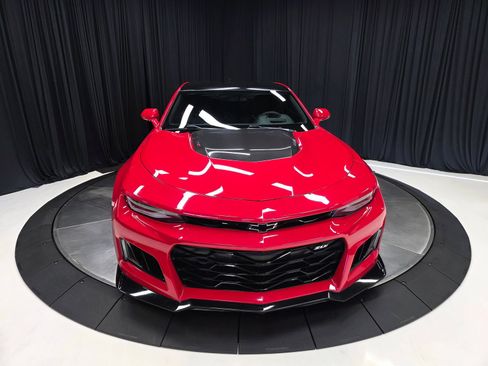 Used 2017 Chevrolet Camaro ZL1 RWD image 8