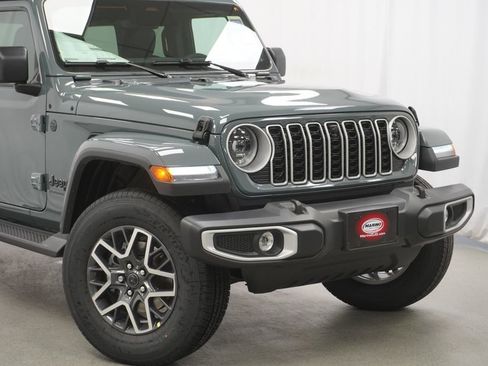 New 2026 Jeep Wrangler Unlimited Sahara AWD/4WD image 3