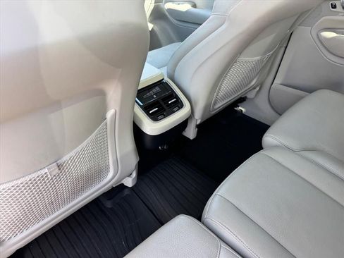 Used 2018 Volvo XC90 T6 Momentum w/ Convenience Package AWD/4WD image 12