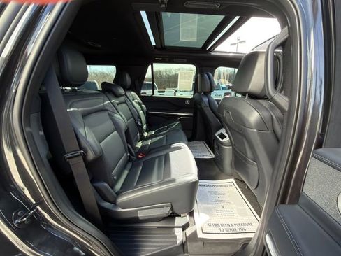 Used 2025 Lincoln Navigator Reserve w/ Jet Appearance Package image 11