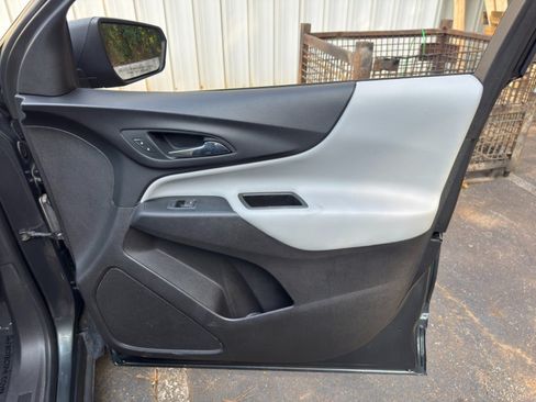 Used 2020 Chevrolet Equinox LS FWD image 36